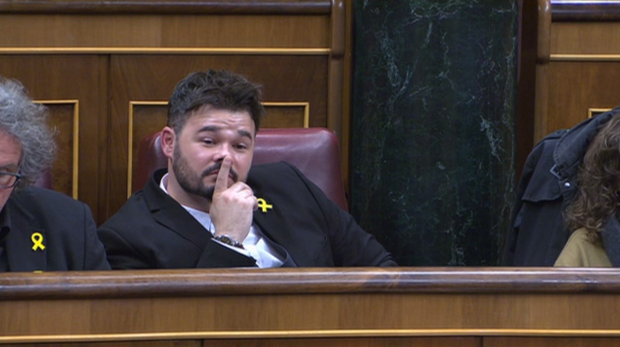 Rufián calla así a quienes se oponen al traslado de Franco