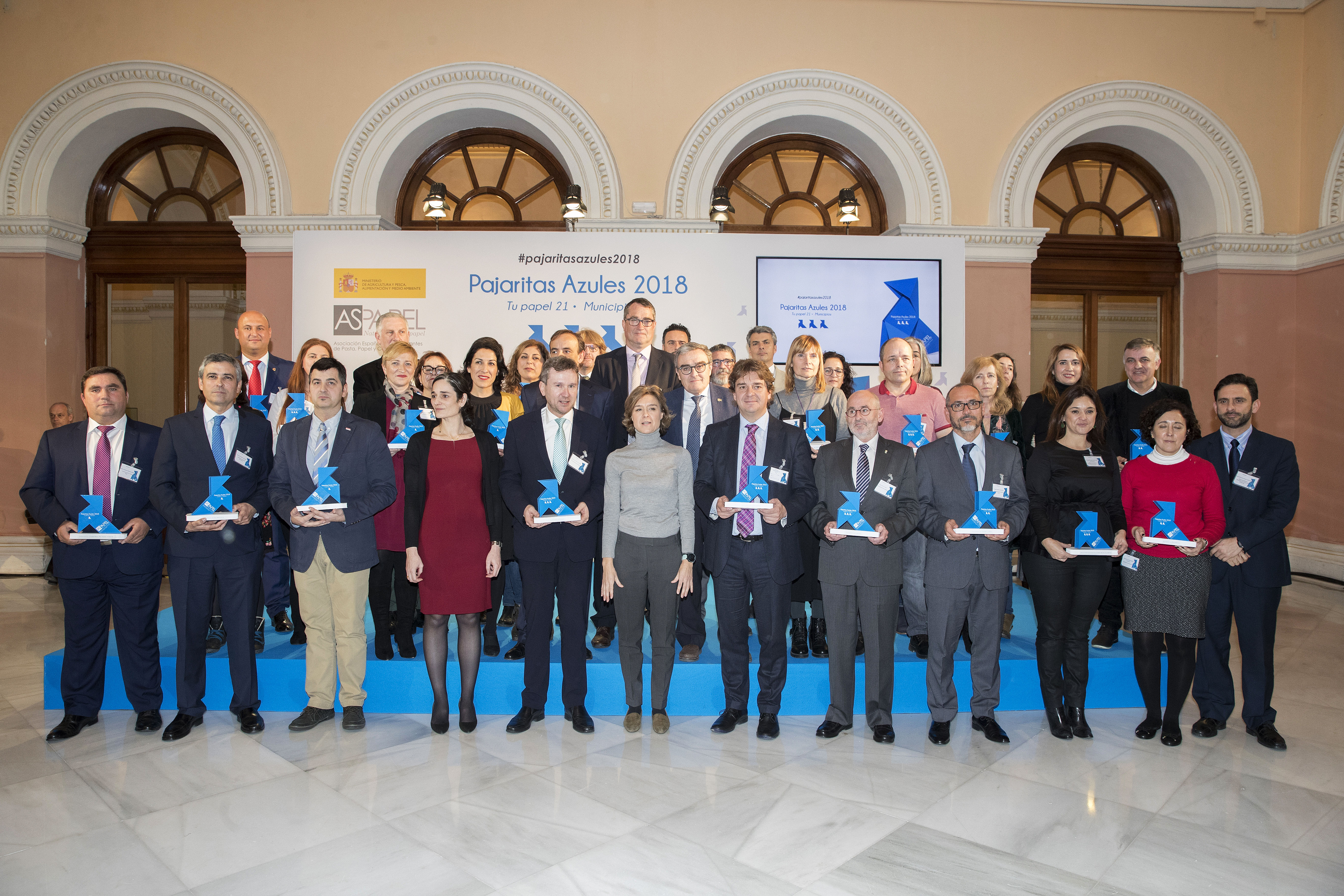 premios_pajaritas_azules_2018_premiados_ministra_de_mapama_y_secretaria_de_estado_de_medio_ambiente.jpg