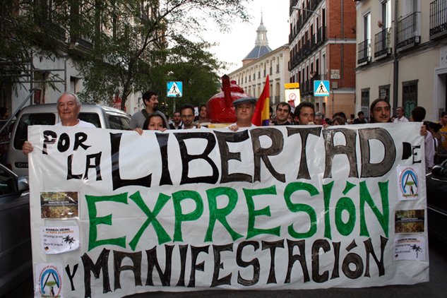 Más de 500 personas reivindican libertad de expresión en la 'procesión atea' 