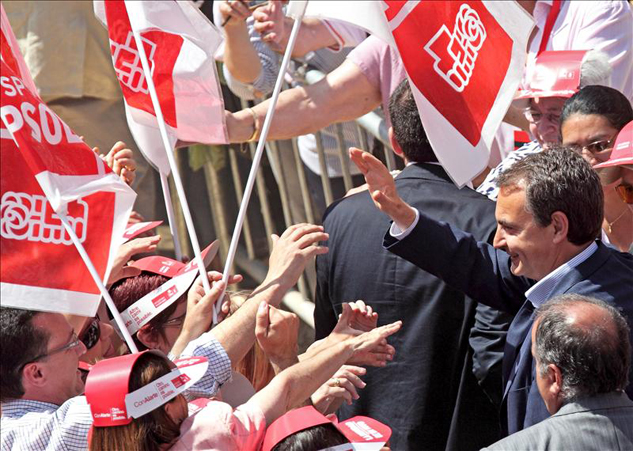Ante 15.000 seguidores enfervorizados, Zapatero proclama que "hay partido"