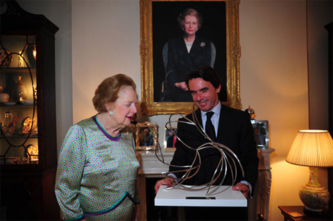 Aznar entrega personalmente a Thatcher el "Premio FAES de la Libertad"