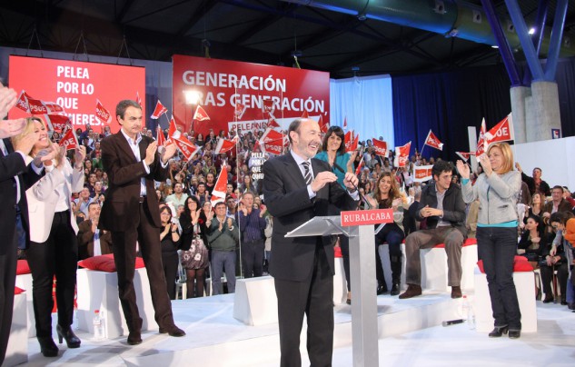 Rubalcaba y Zapatero, juntos en un acto de reivindicación y orgullo de la gestión socialista