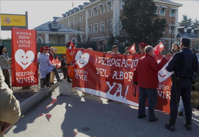 Rajoy modificará el aborto para "preservar el derecho a la vida y la protección de las menores"