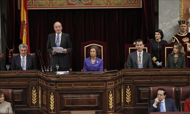 El Rey insta a "defender la honradez y profesionalidad" de la "inmensa mayoría de los españoles"