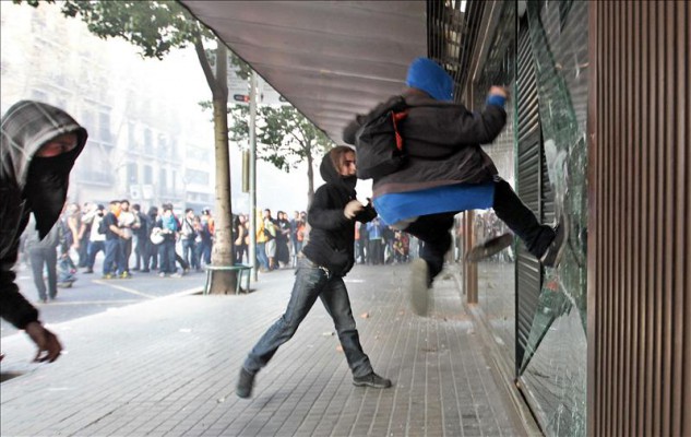 800.000 personas, según los sindicatos, toman las calles de Barcelona