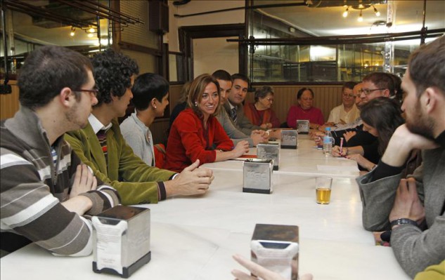 Chacón: "Rajoy no da la cara ante los españoles pero sí inclina la cabeza ante Merkel"