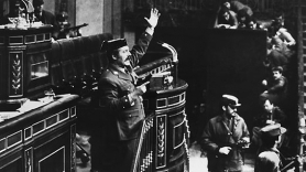 Antonio Tejero, durante el 23-F en el Congreso de los Diputados.