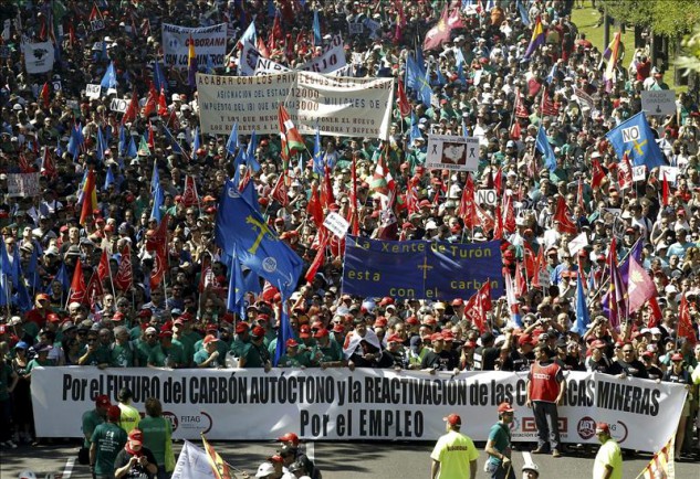 Los antidisturbios cargan contra los mineros: 76 heridos y siete detenidos