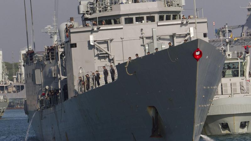 La fragata Navarra en la Base Naval de Rota