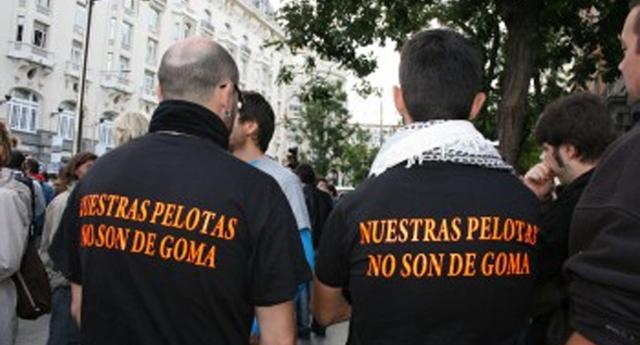 El Defensor del Pueblo catalán pide una moratoria en el uso de pelotas de goma