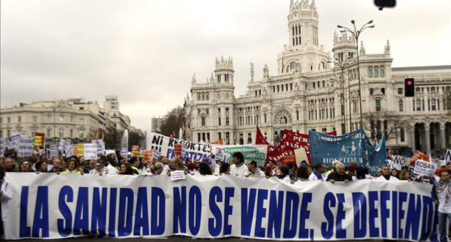 La sanidad madrileña mantiene su pulso a González: "Queremos pacientes, no clientes"