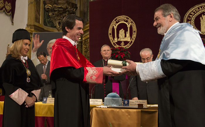Aznar no da tregua a Rajoy: “Mayor Oreja no ha sido el responsable del resultado electoral en el País Vasco”