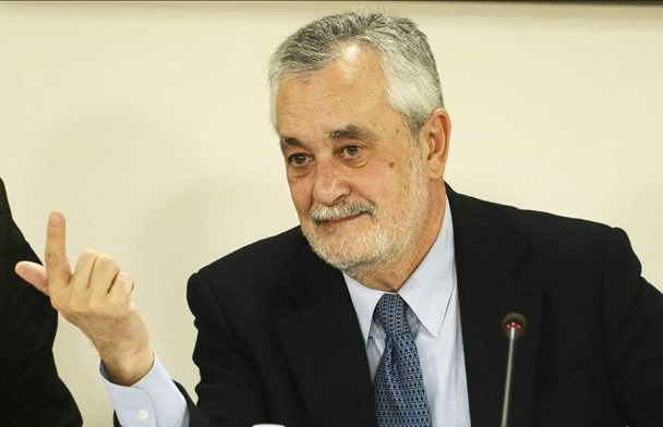 Griñán anuncia una ley inminente para "frenar los desahucios" en Andalucía