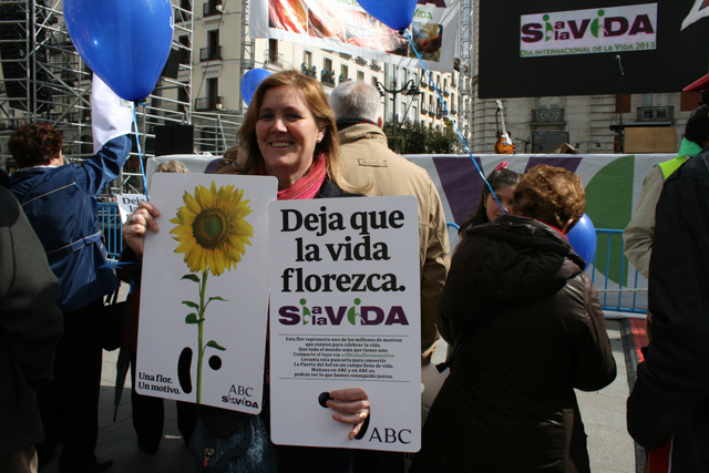 Los ‘provida’ exigen a Rajoy que cumpla su promesa electoral y derogue la ley del aborto