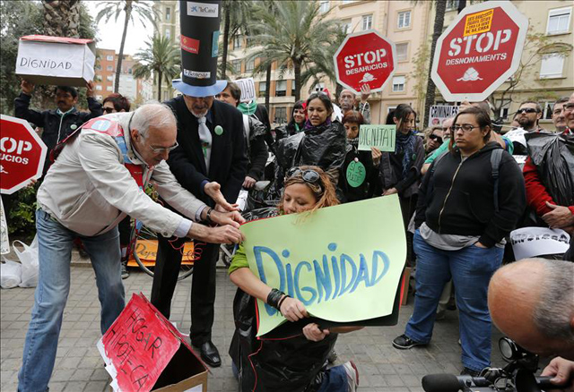 Interior prohíbe los escraches a menos de 300 metros de las casas de los políticos