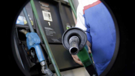 Detalle de un surtidor en una gasolinera