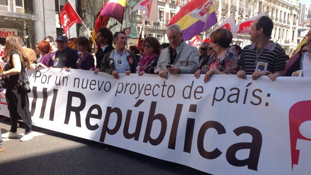 “Abajo una Alteza con tantas bajezas”, corean miles de ciudadanos en Madrid 