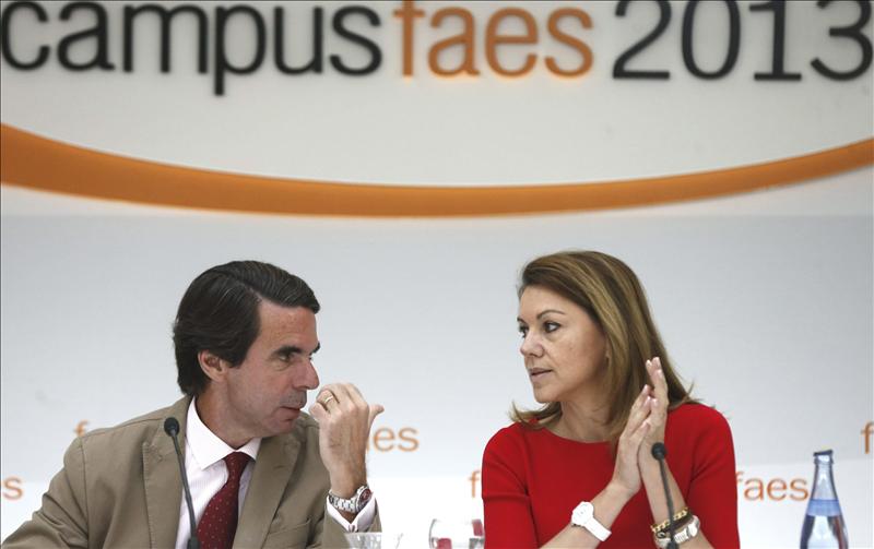   Aznar 'calla' ante Cospedal... 