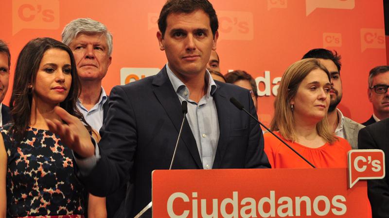 Albert Rivera junto a su equipo valorando los resultados del 26J