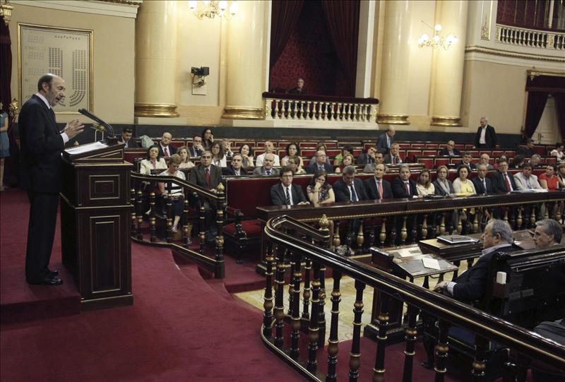 El PSOE anuncia moción de censura contra Rajoy por la "dignidad del Congreso"