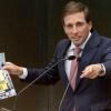 El alcalde de Madrid, José Luis Martínez Almeida, en el Pleno de Cibeles. EP