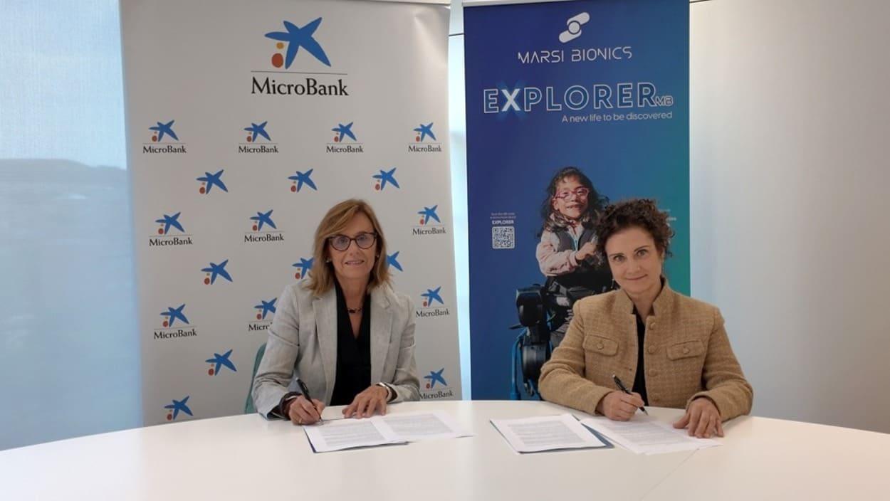 Cristina González Viu, directora general de MicroBank, y Elena García Armada CEO de Marsi Bionics. CAIXABANK