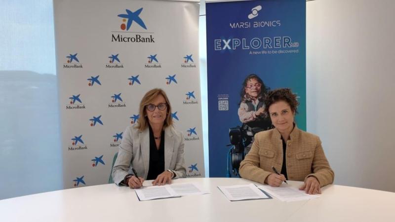 Cristina González Viu, directora general de MicroBank, y Elena García Armada CEO de Marsi Bionics. CAIXABANK