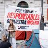 Numerosas personas con pancarta con lema 'PSOE y Sumar, responsables de nuestra miseria', acampadas en tiendas de campaña en la Puerta del Sol. EP. (1)