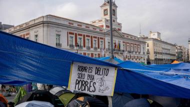 Decenas de personas continúan en la acampada por el ‘Decreto Maricarmen’ en la Puerta del Sol. EP.