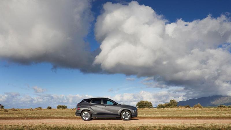 hyundai kona lateral
