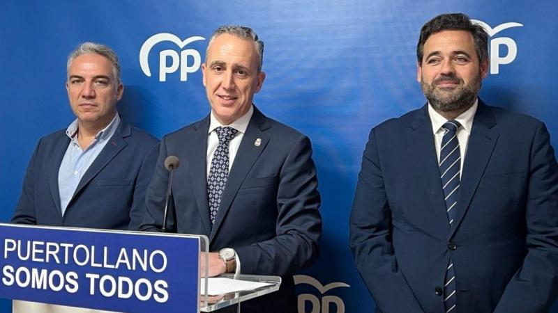 El alcalde de Puertollano, Miguel Ángel Ruiz, junto al vicesecretario nacional del PP, Elías Bendodo, y del presidente del PP de Castilla La Mancha, Paco Núñez. EP.