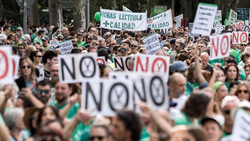 Numerosas personas durante una manifestación en apoyo al sistema educativo público, a 27 de septiembre de 2026, en Madrid. EP.