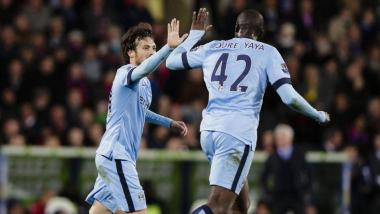 David Silva y Yaya Touré durante un encuentro con el Manchester City. Archivo.