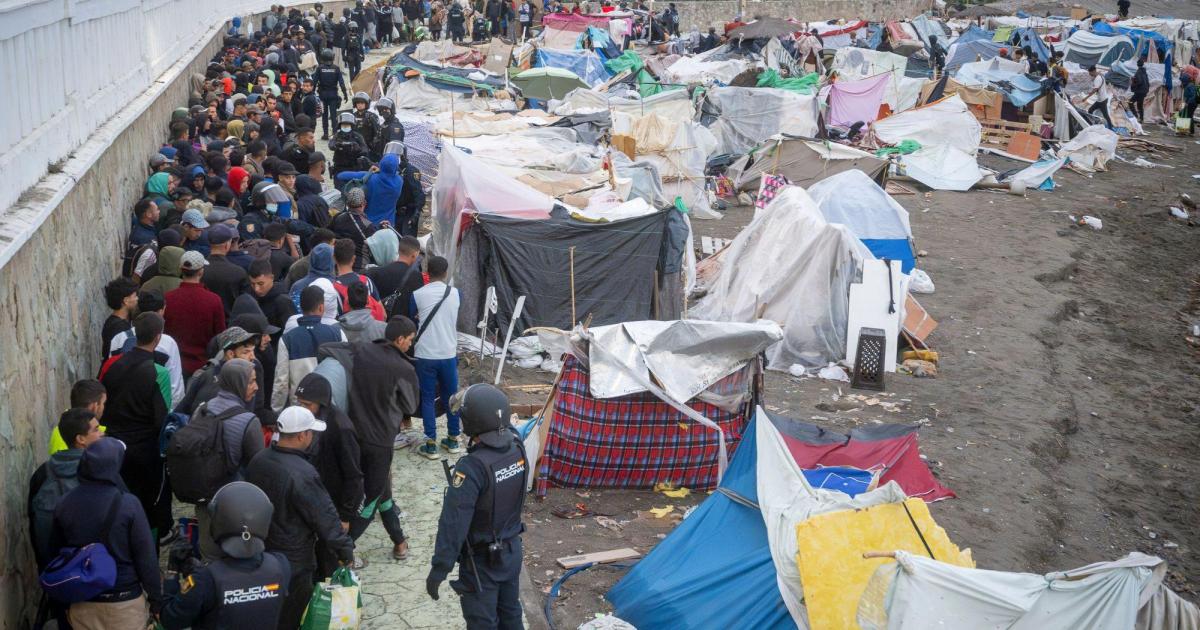 Dos meses después de la entrada de 72.000 migrantes, Ceuta afronta una crisis todavía sin cerrar