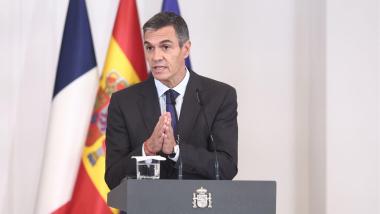 El presidente del Gobierno, Pedro Sánchez, en comparecencia junto a su homólogo francés, Emmanuel Macron, en el Palacio de La Moncloa. EP.