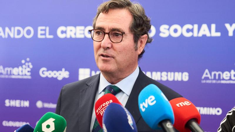 El presidente de la CEOE, Antonio Garamendi, durante la inauguración del 40º encuentro de Economía Digital y telecomunicaciones de la UIMP, a 31 de agosto de 2026, en Santander