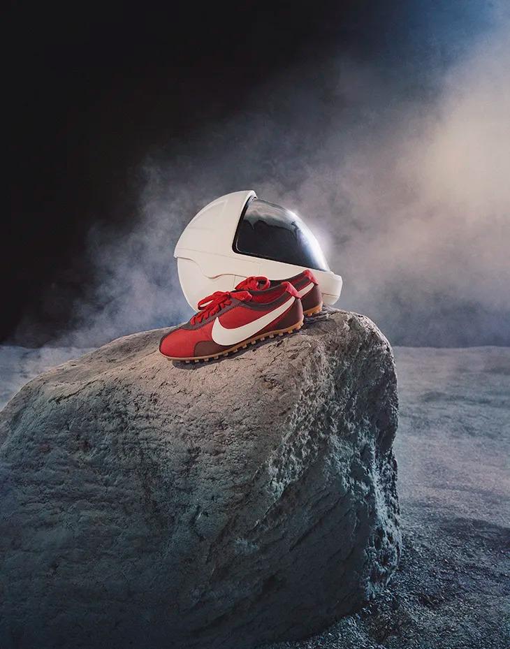 CourtesyofNikeMoonShoe 3 011026