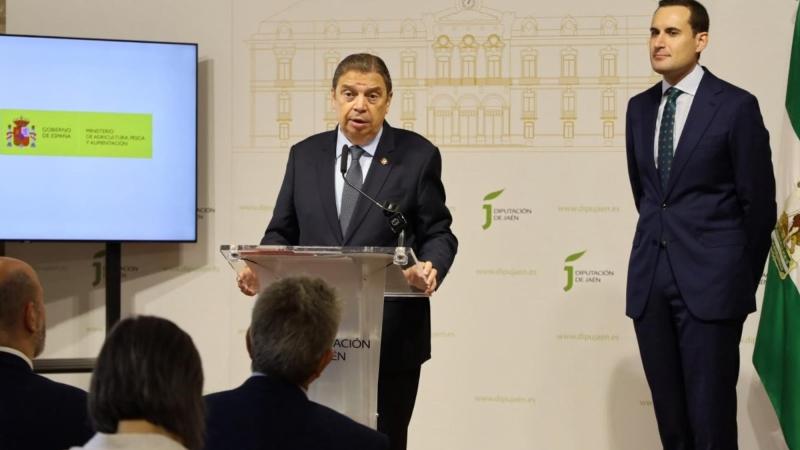 El ministro de Agricultura, Pesca y Alimentación, Luis Planas, junto al presidente de la Diputación de Jaén, Juan Latorre