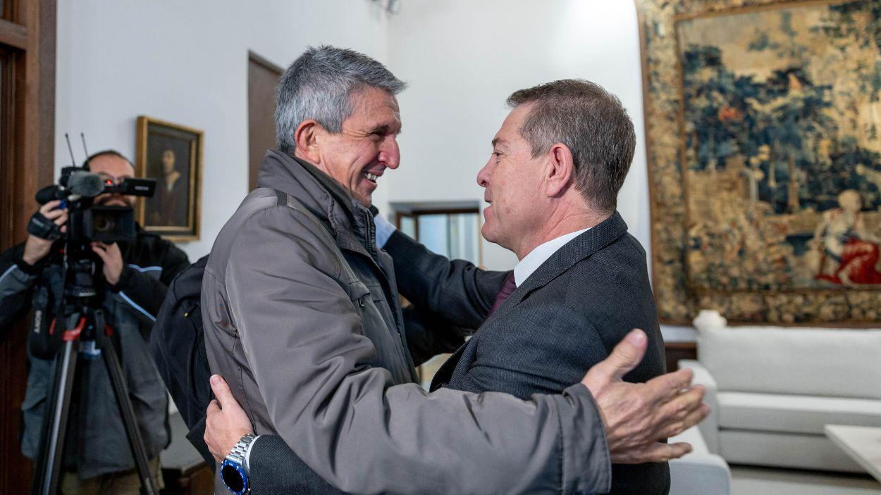El presidente de Castilla La Mancha, Emiliano García Page, junto al delegado del Gobierno en la región, José Pablo Sabrido. JCCM.