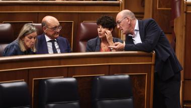 La portavoz del PNV en el Congreso, Maribel Vaquero (2d), junto a otros diputados del partido durante una sesión plenaria en el Congreso de los Diputados. EP.