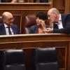 La portavoz del PNV en el Congreso, Maribel Vaquero (2d), junto a otros diputados del partido durante una sesión plenaria en el Congreso de los Diputados. EP.