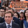 Protestas contra el alcalde de Madrid, José Luis Martínez Almeida, durante la inauguración del primer arco chino en Usera. EP.