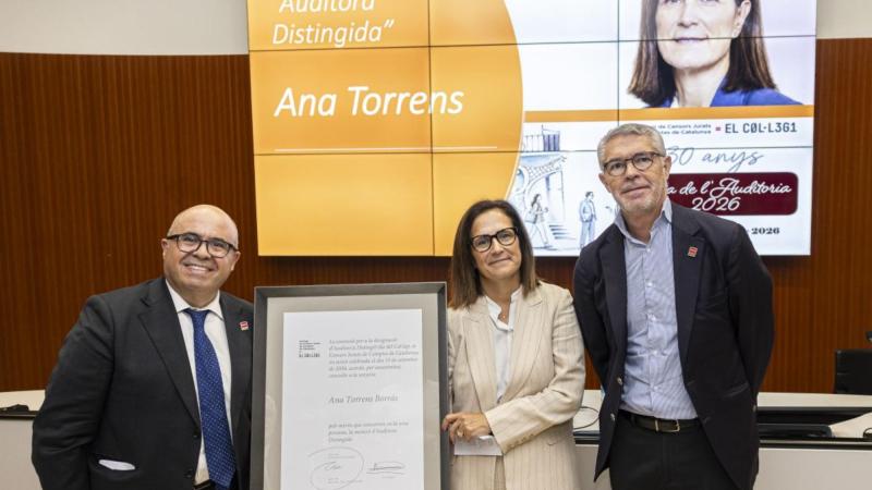 De izquierda a derecha José Antonio González, vicepresidente primero del CCJCC; Ana Torrens, CEO Deloitte España; y Joan Vall, presidente CCJCC. EP.