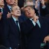 Florentino Pérez y Joan Laporta conversan durante un Real Madrid - Fútbol Club Barcelona. Archivo.