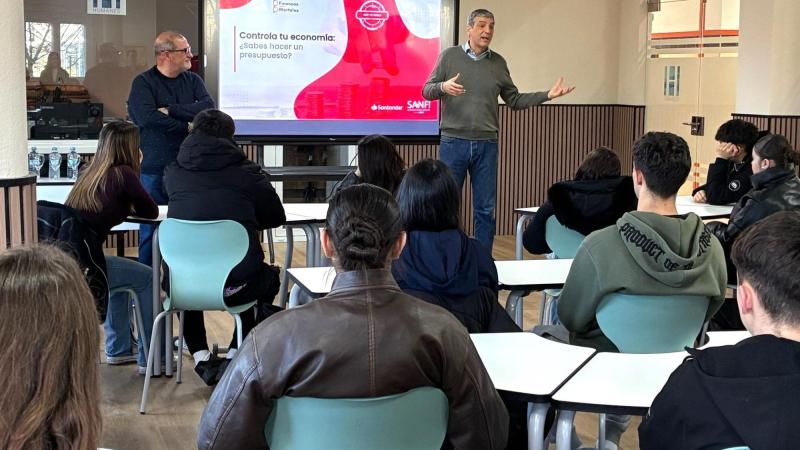 Educación financiera del Banco Santander en el IES Humanes con alumnos de Bachillerato