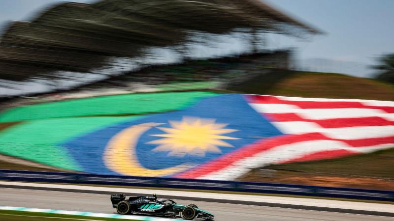 El Mercedes de George Russell recorre el trazado de Sepang en el Gran Premio de Bahrein. Europa Press.