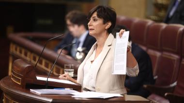 La ministra de Vivienda y Agenda Urbana, Isabel Rodríguez, interviene durante la sesión plenaria de los decretos de vivienda, en el Congreso de los Diputados, a 2 de octubre de 2026. EP.