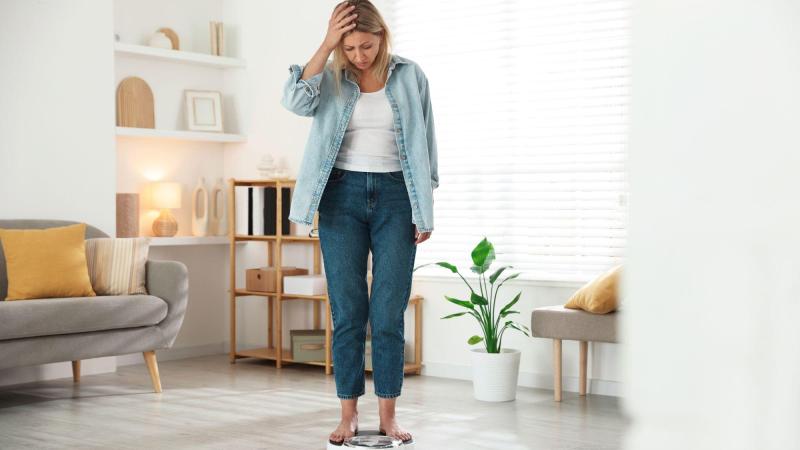 "Estar hinchada" en la menopausia: lo que la microbiota intestinal explica de esta etapa