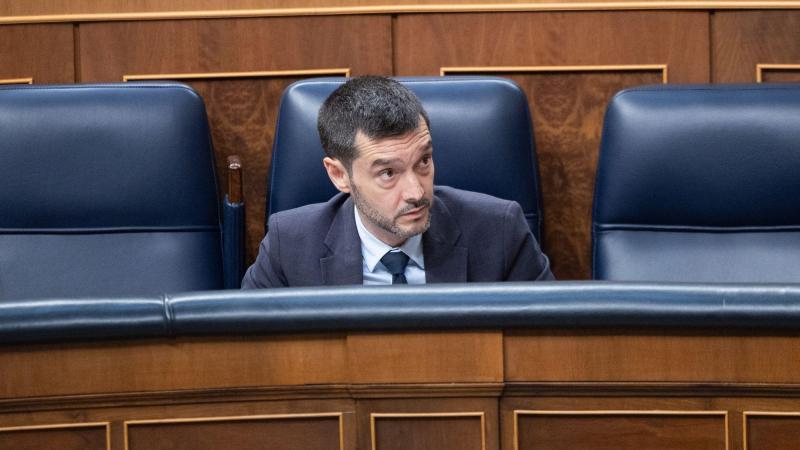 El ministro de Derechos Sociales, Consumo y Agenda 2030, Pablo Bustinduy, durante una sesión plenaria, en el Congreso de los Diputados. EP.