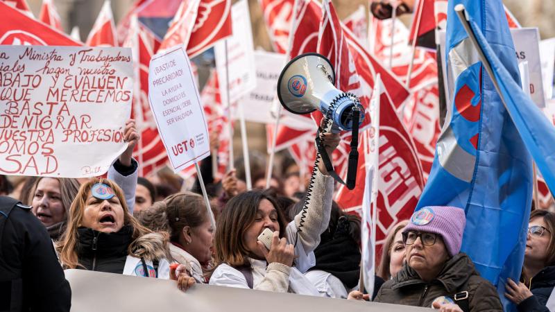 Huelga de trabajadores frente al Ayuntamiento de Madrid. Diego Radamés / EP